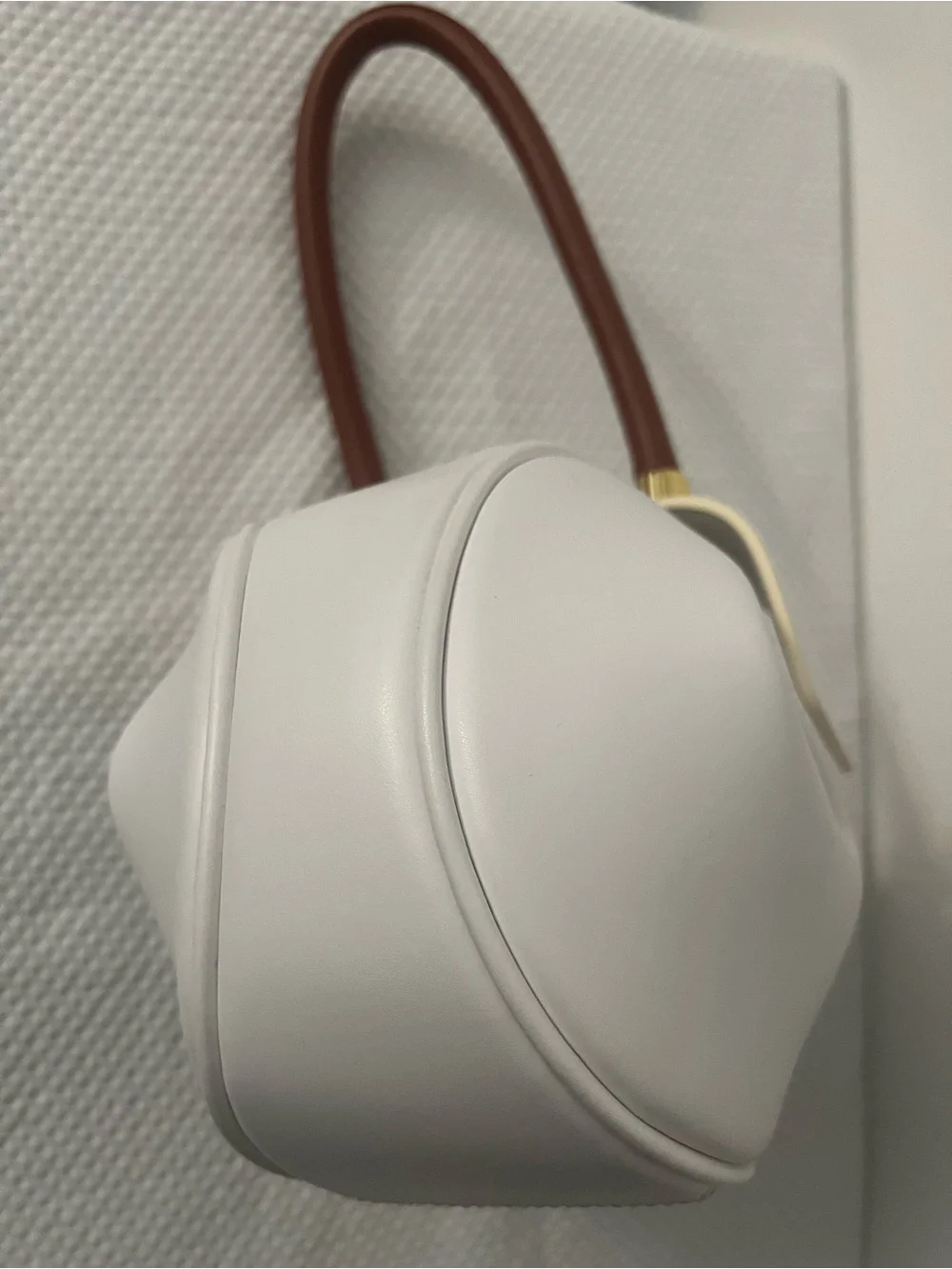 🩷White Structured Top-Handle Bag with Brown Han🩷Ball shape💚